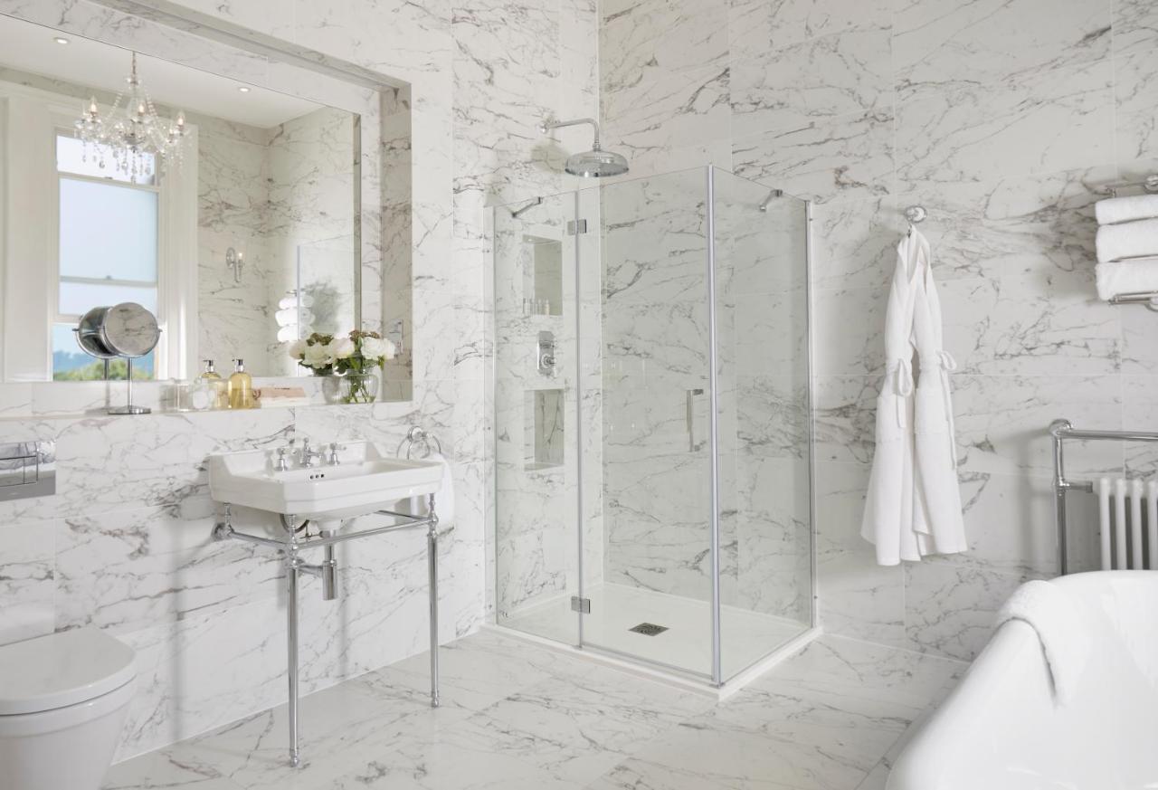 Bathen House Boutique Hotel Exterior foto A modern bathroom
