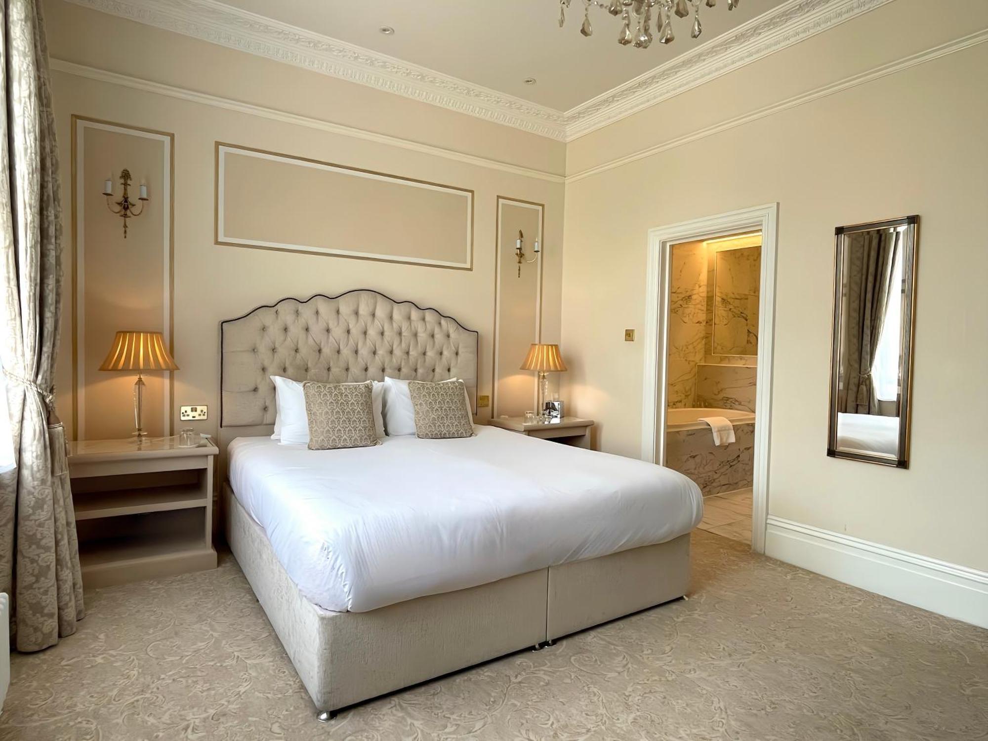 Bathen House Boutique Hotel Zimmer foto A bedroom at the hotel